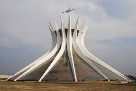 Катедрала „Catedral Metropolitana Nossa Senhora Aparecida“ - Бразил