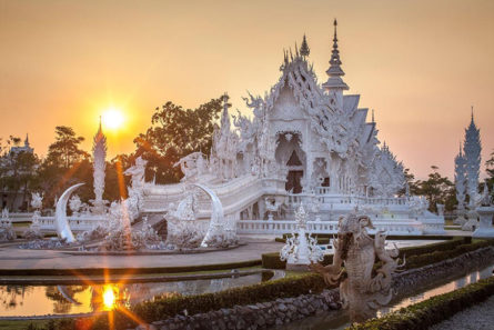 Храм „Wat Rong Khun - Белиот Храм“ - Тајланд