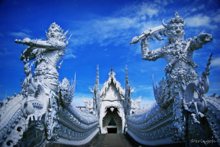 Храм „Wat Rong Khun - Белиот Храм“ - Тајланд