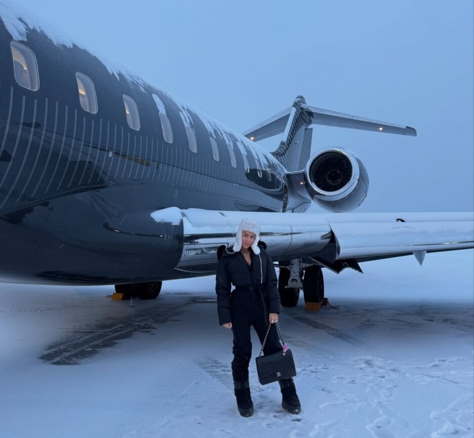 Christiano Ronaldo private jet with his Georgina