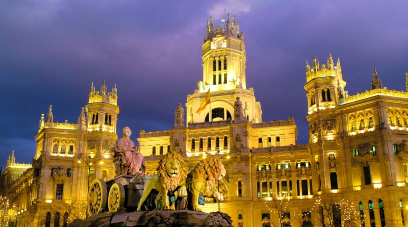 beautiful-evening-in-madrid-spain-Plaza-de-Cibeles-Madrid-Shpanija-2