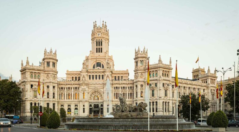 beautiful-evening-in-madrid-spain-Plaza-de-Cibeles-Madrid-Shpanija