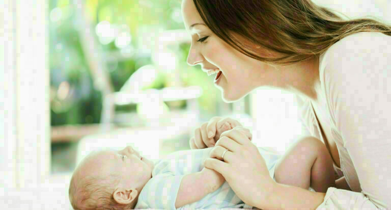 majka-bebe-komunikacija-zboruva-ime