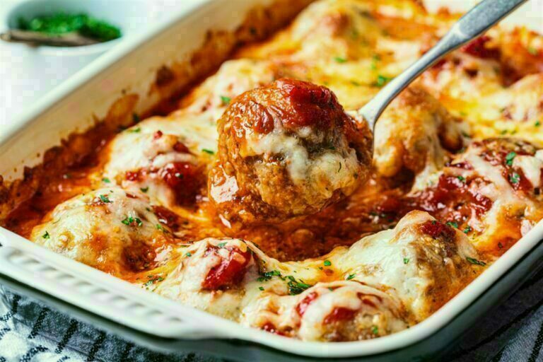 Печени-топчести-ќофтиња-со-сирење-meatballs-cheese-peceni-topcesti-kjoftinja-so-sirenje