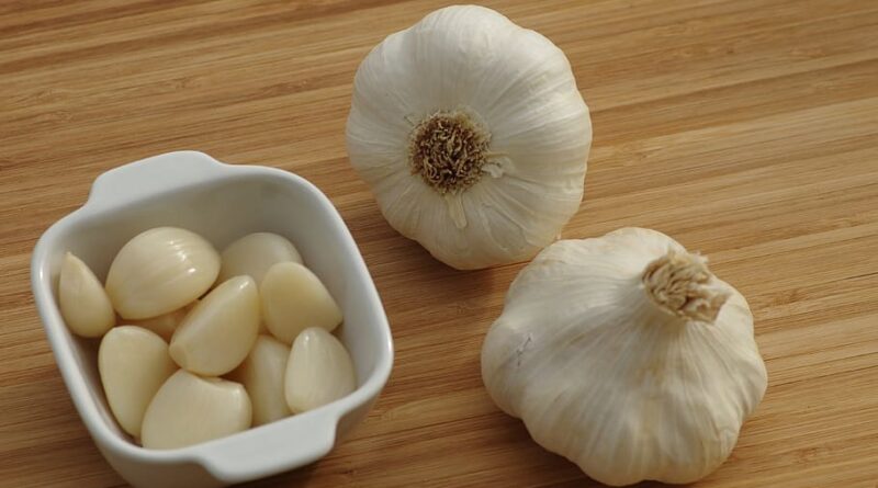 garlic-garlic-grown-food-vegetable-kitchen-flavors