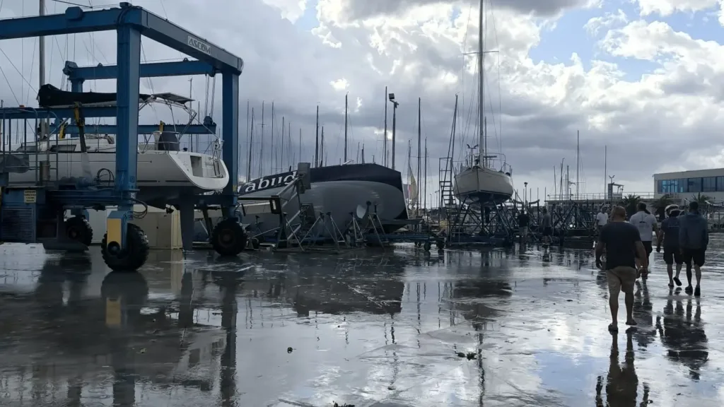 Невреме во Сплит траект потопи брод, улиците под вода