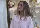 Џенифер Лопез облечена во бела кошула и носи очила за сонце
