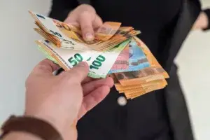 Две лица од Скопје, изнудиле 300.000 евра од кумановец