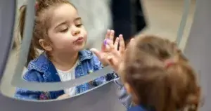 Девојчињата учат дека изгледот е важен уште на тригодишна возраст