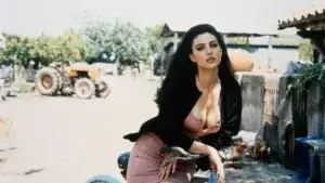 Моника Белучи повторно го освои интернетот со стари фотки