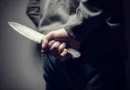 нож