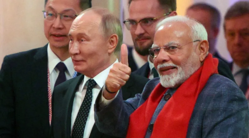 Рускиот претседател Владимир Путин и индискиот премиер Нарендра Моди присуствуваат на концерт пред неформална вечера на маргините на самитот на БРИКС во Казан Русија 22 октомври 2024 година