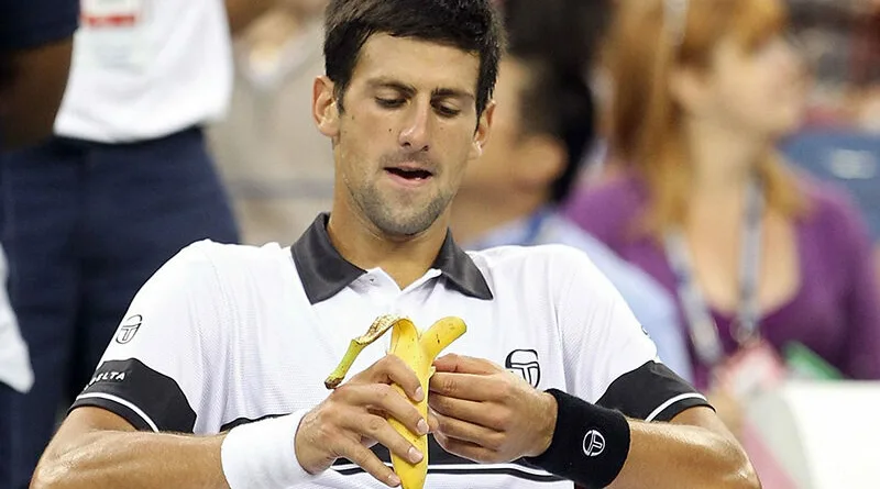 Ѓоковиќ банана бела маица тенис