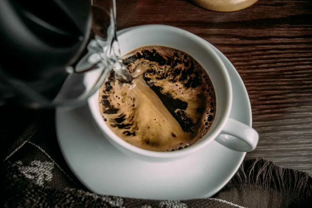 Подготовка на инстант кафе со топла вода во шоља How to make instant coffee and how not to