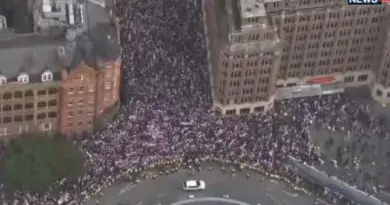 Илјадници луѓе на митинг во Лондон во чест на убиениот Чарли Кирк