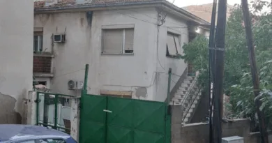 семејната куќа на девојката и местото каде беше убиен нејзниот татко