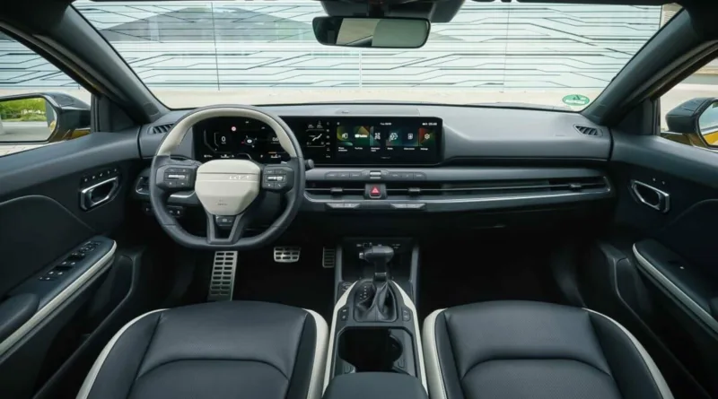 Kia k4 жолта боја новиот киа автомобил 4 внатре седишта напред