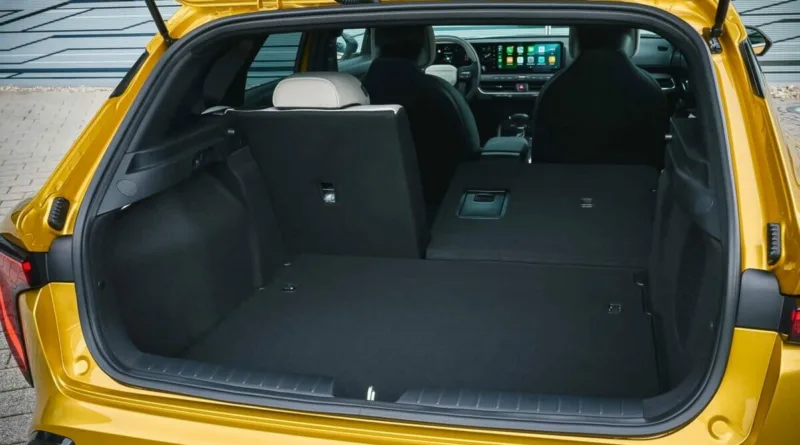 Kia k4 жолта боја новиот киа автомобил 8 спуштени задни седишта клупа