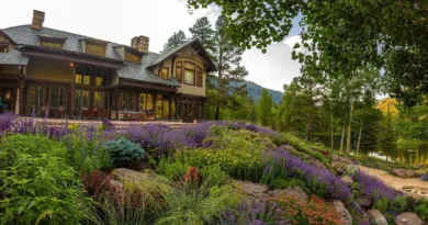 Lynda resnick took inspiration from the rustic architecture of national park service lodges from the 1920s and 1930s.