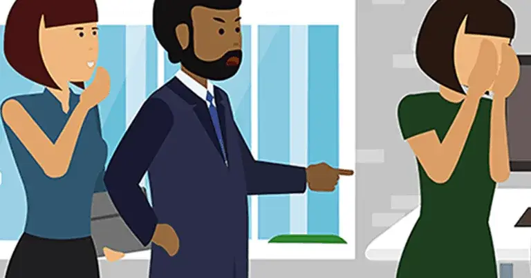 малтретира