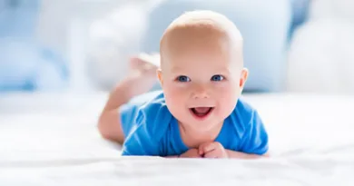 Машко бебе плава сина облека