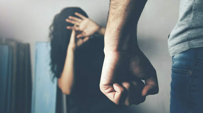 маж извршува домашно насилство жртва бремена трудна жена man claim domestic violence victim pregnant women