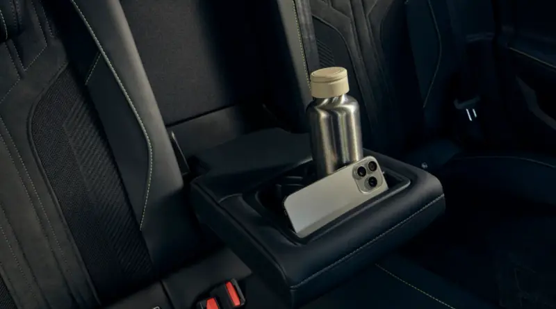 New peugeot 308 новиот=пежо 308 зелена боја 2025 година слика photo 18