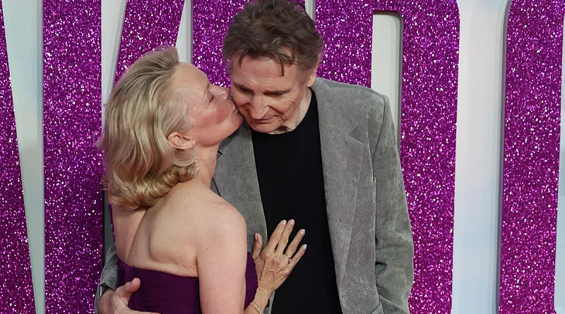 Памела го отвори срцето за Лиам Нисон Памела Андерсон и Лиам Нисон Naked Gun Гол Пиштол