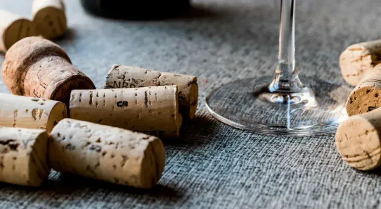 Плутани тапи за вино