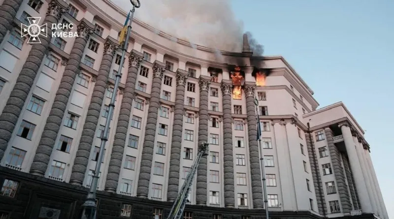 Погодена зградата на владата во Украина Киев