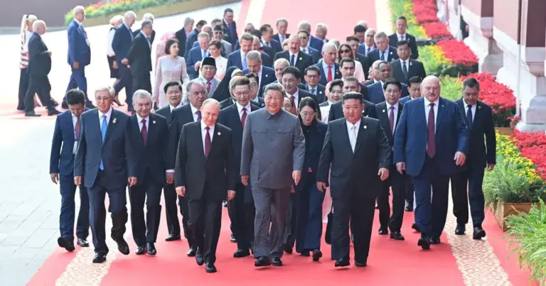 Разговор помеѓу Владимир Путин и Си Џинпинг за бесмртност и долговечност на воената парада во Пекинг Кина