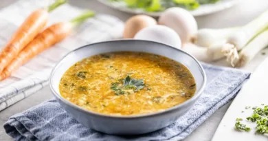 супа за јак имунитет со пилешко печурки јајца целер лимон презла кромид морков рузмарин маслиново масло лук ѓумбир