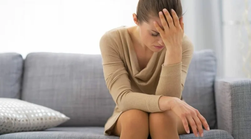 Убава девојка под стрес притисок