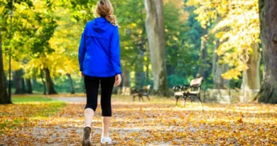 Жена 50 години одење пешачење здраво тело